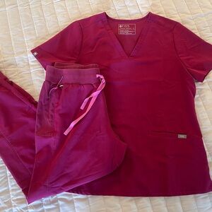 FIGS Wonens Magenta Scrub Set
